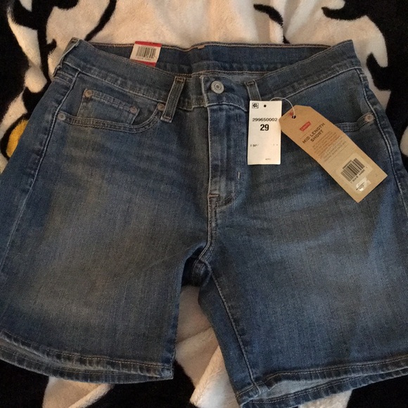 Levi’s Mid Length shorts (Brand new) - Picture 1 of 4
